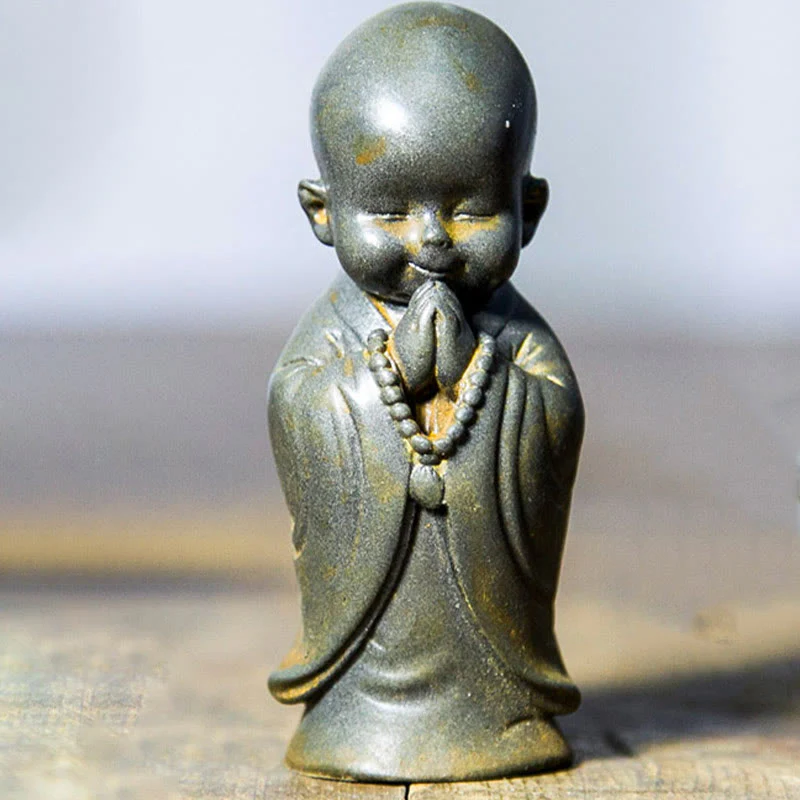 Buddha Stones Piccolo Monaco Meditante Ferro Polvere Ruggine Statua Resina Decorazione Scrivania - Image 14