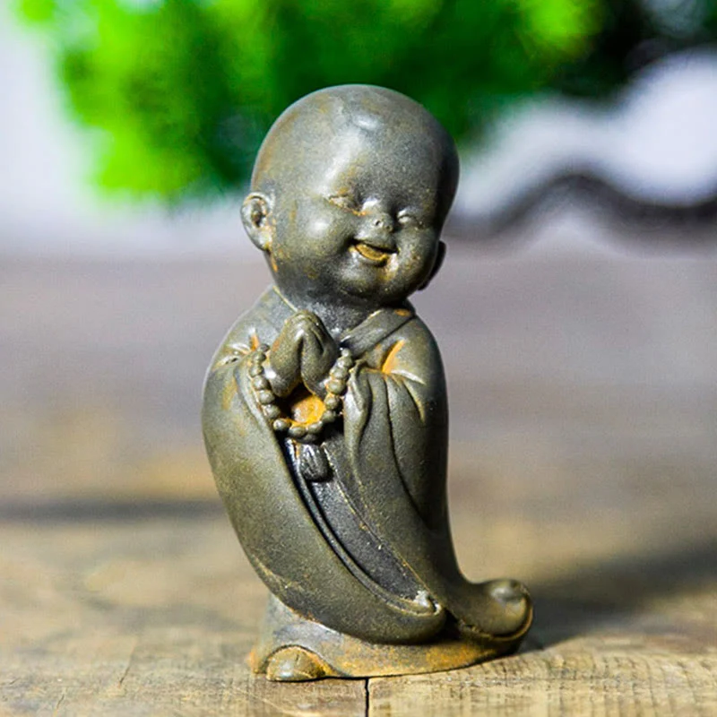 Buddha Stones Piccolo Monaco Meditante Ferro Polvere Ruggine Statua Resina Decorazione Scrivania - Image 17