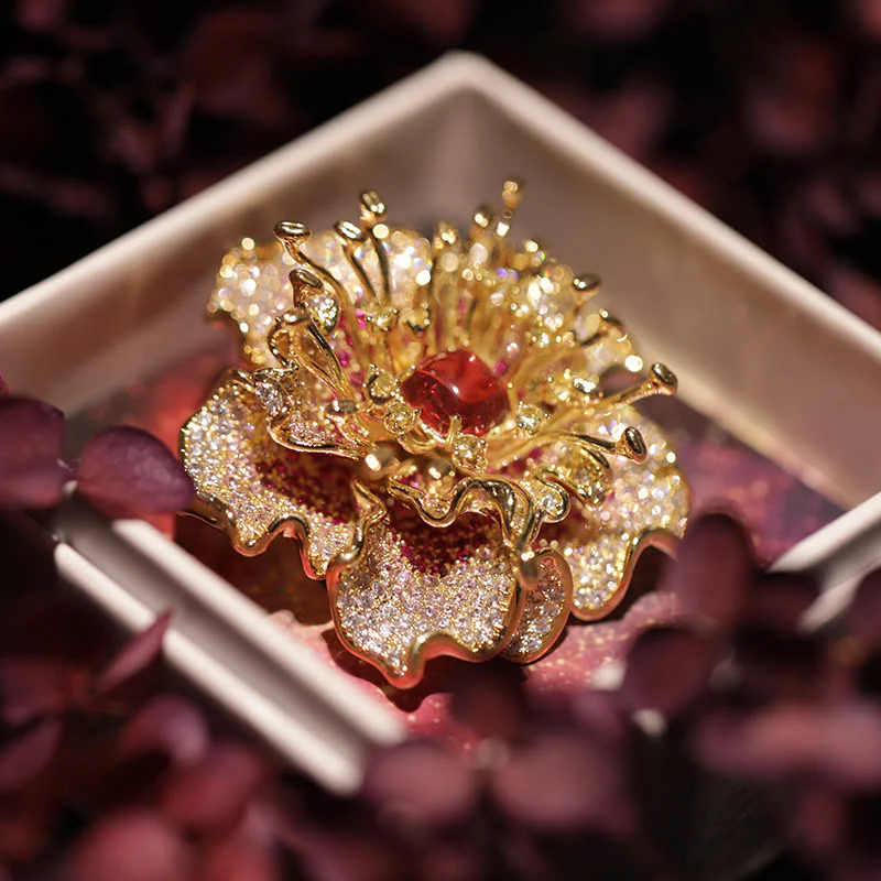 Buddha Stones Spilla in rame con fiore di peonia e prosperità