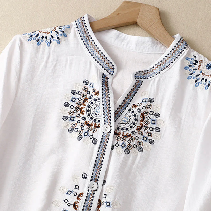 Camicia casual da donna in cotone e lino con scollo a V e maniche corte, motivo a fiori ricamati in Boemia, motivo Buddha Stones - Image 3