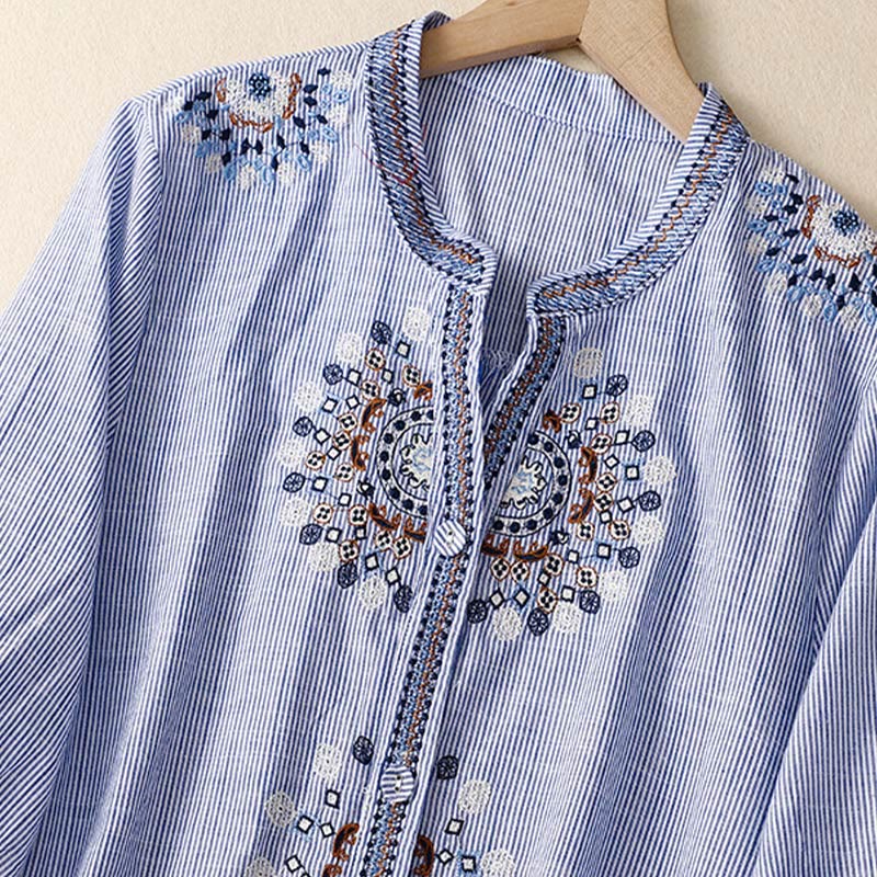 Camicia casual da donna in cotone e lino con scollo a V e maniche corte, motivo a fiori ricamati in Boemia, motivo Buddha Stones - Image 8