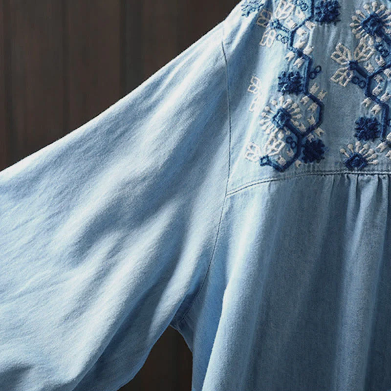 Camicia da donna a maniche lunghe in denim di cotone con bottoni mezzi, ricamo floreale e geometrie Buddha Stones - Image 10