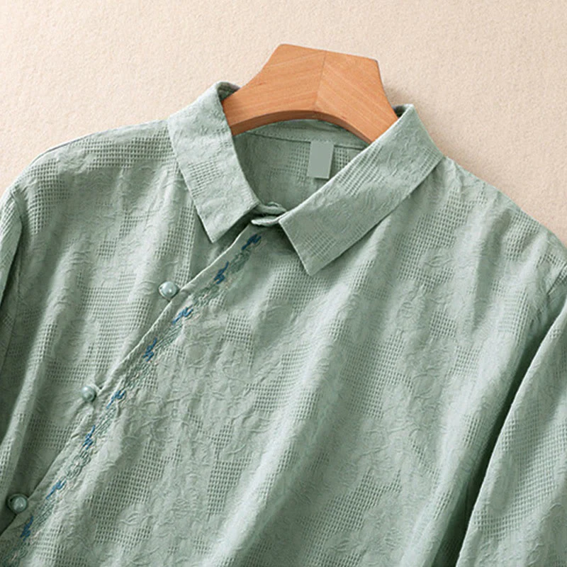 Camicia da donna in cotone a maniche lunghe con ricamo autunnale Buddha Stones, design asimmetrico, bottoni a rana - Image 3