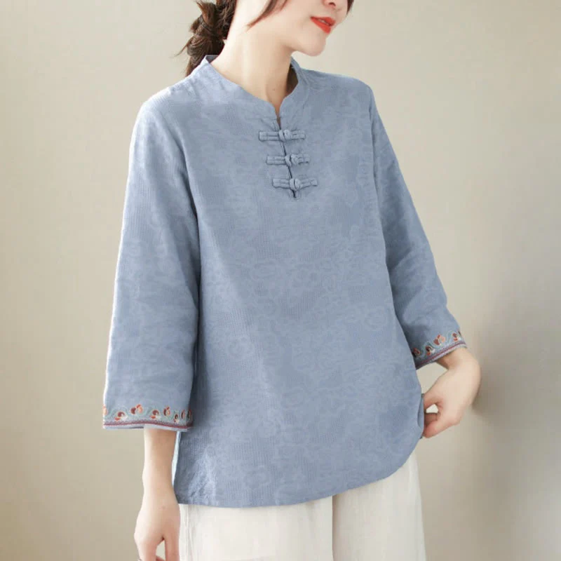 Camicia da donna in cotone e lino con maniche a tre quarti, modello girocollo, in jacquard casual con bottoni a rana e motivo Buddha Stones - Image 13