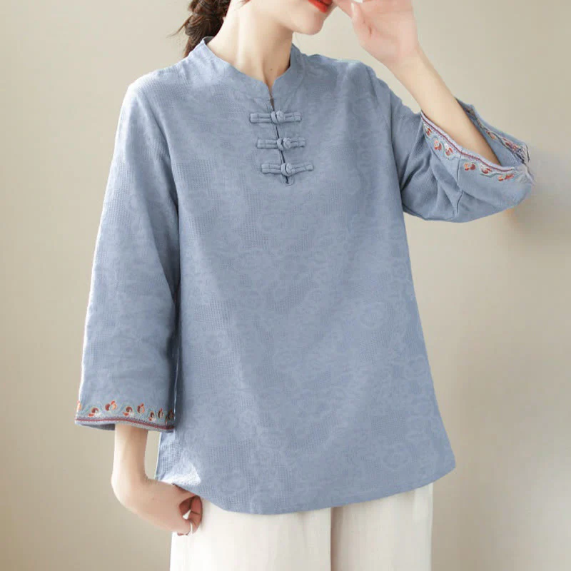 Camicia da donna in cotone e lino con maniche a tre quarti, modello girocollo, in jacquard casual con bottoni a rana e motivo Buddha Stones - Image 14