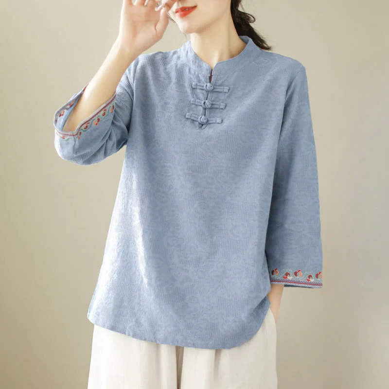 Camicia da donna in cotone e lino con maniche a tre quarti, modello girocollo, in jacquard casual con bottoni a rana e motivo Buddha Stones - Image 16
