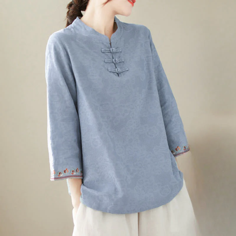 Camicia da donna in cotone e lino con maniche a tre quarti, modello girocollo, in jacquard casual con bottoni a rana e motivo Buddha Stones - Image 18