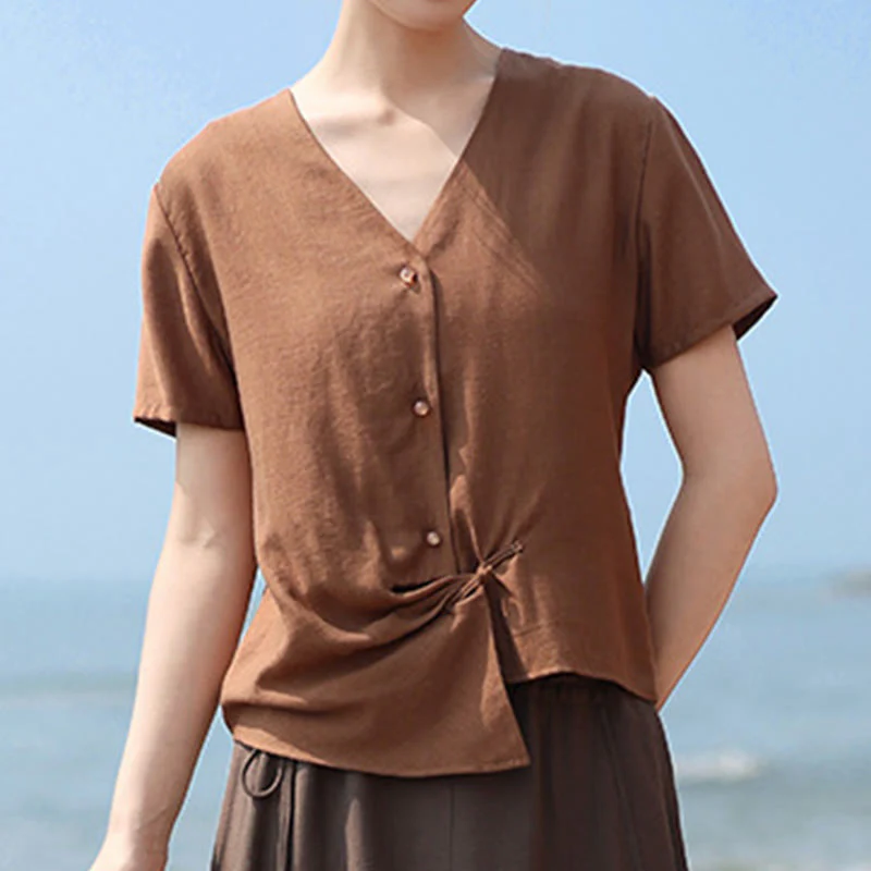 Camicia da donna a maniche corte in cotone e lino con scollo a V, motivo irregolare con bottoni Buddha Stones - Image 3