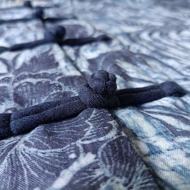 Camicia giacca in lino ramiè a maniche lunghe con motivo a rana, motivo a fiori blu e bianchi, stile retrò Buddha Stones - Image 10