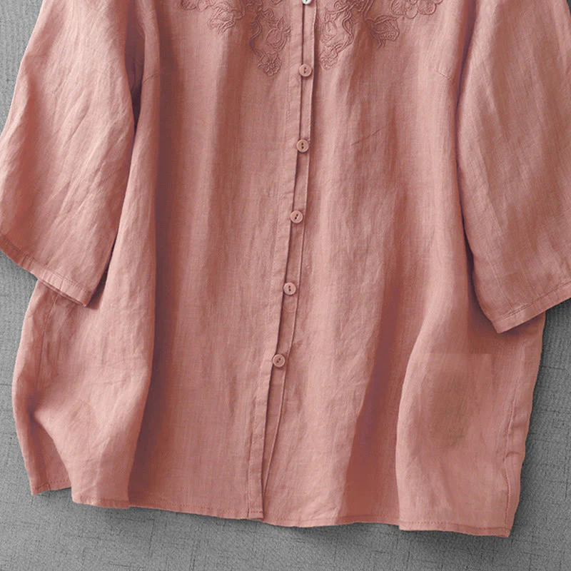 Camicia da donna a maniche corte in cotone con ricamo artistico a tinta unita e bottoni frontali, con motivo Buddha Stones. - Image 3