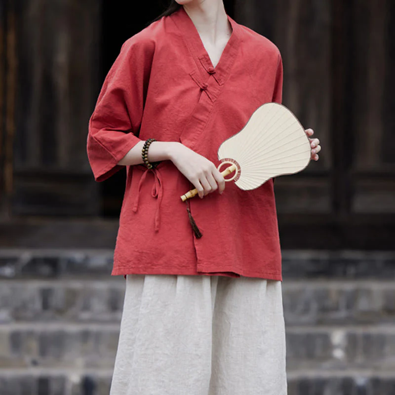 Camicia da donna a maniche corte in cotone e lino con motivo Buddha Stones Vintage Zen, allacciatura laterale e patchwork, colore puro. - Image 21