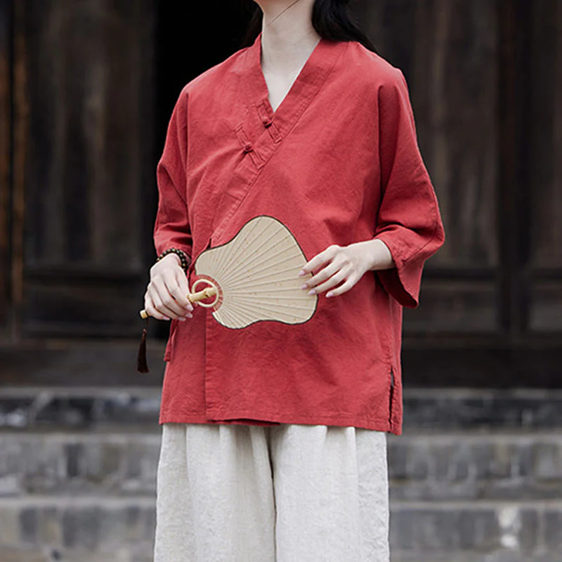 Camicia da donna a maniche corte in cotone e lino con motivo Buddha Stones Vintage Zen, allacciatura laterale e patchwork, colore puro. - Image 22