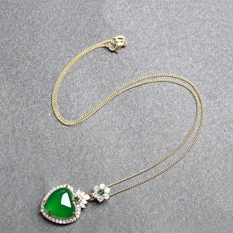 Collana con ciondolo a forma di cuore con design di amore e forza, in calcedonio verde , Buddha Stones - Image 2