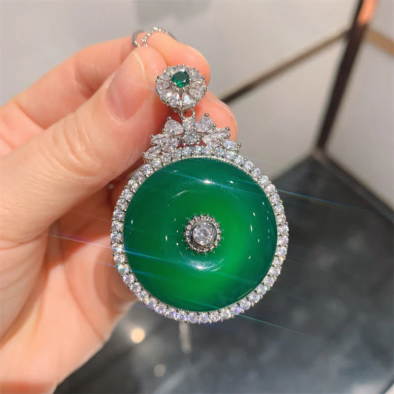 Collana con ciondolo a forma di fibbia rotonda in calcedonio verde con Buddha Stones e forza della pace - Image 3