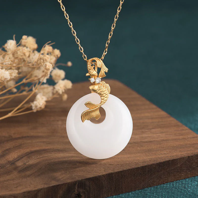 Collana con ciondolo Buddha Stones, giada bianca, pesce Koi, ricchezza e prosperità