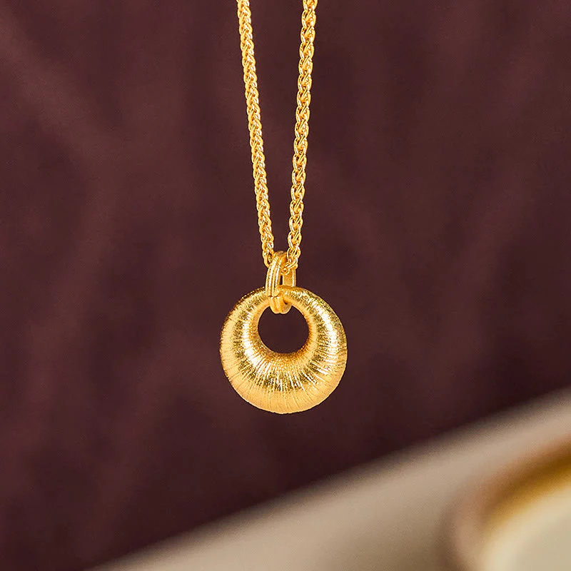 Collana con ciondolo Buddha Stones in rame placcato oro 24k con fibbia della pace e texture, simbolo di ricchezza - Image 3