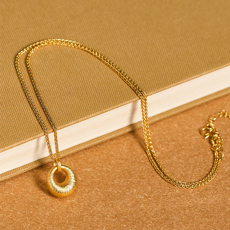 Collana con ciondolo Buddha Stones in rame placcato oro 24k con fibbia della pace e texture, simbolo di ricchezza - Image 5