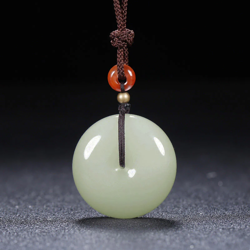 Collana con ciondolo con fibbia della pace in giada bianca Hetian con Buddha Stones rotonde e benedizione