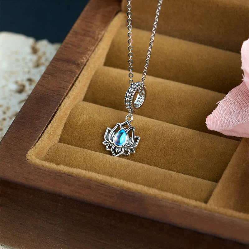 Collana con ciondolo curativo in pietra di luna con design a loto in argento sterling 925 Buddha Stones - Image 3