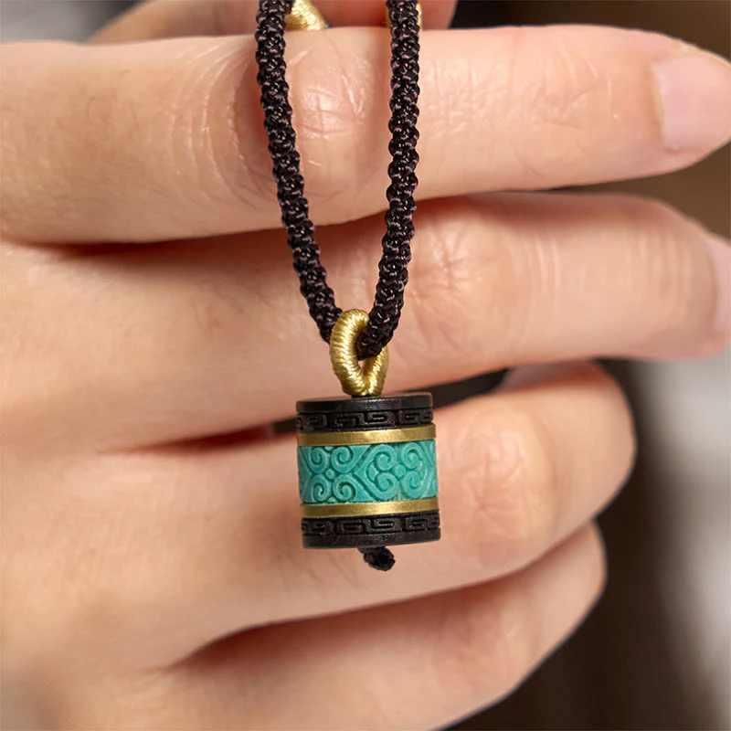 Collana con ciondolo della pace in legno di ebano e turchese Buddha Stones