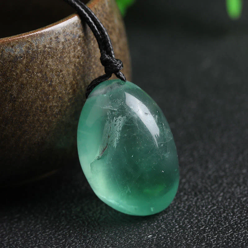 Collana con ciondolo di fluorite verde Buddha Stones Power - Image 4