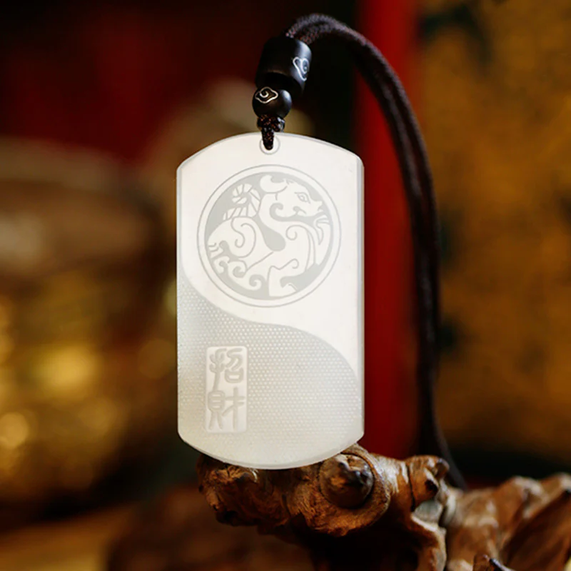 Collana con ciondolo di protezione della fortuna PiXiu Yin Yang in giada bianca