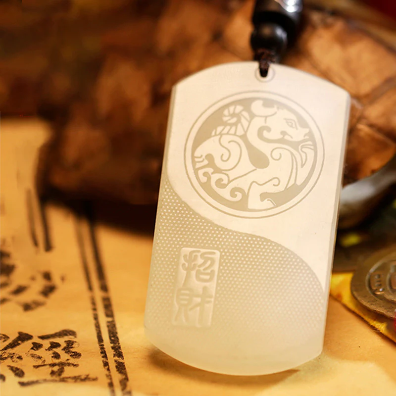 Collana con ciondolo di protezione della fortuna PiXiu Yin Yang in giada bianca - Image 2