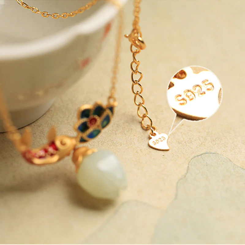 Collana con ciondolo di protezione in rame con pesce koi in giada bianca e Buddha Stones - Image 7