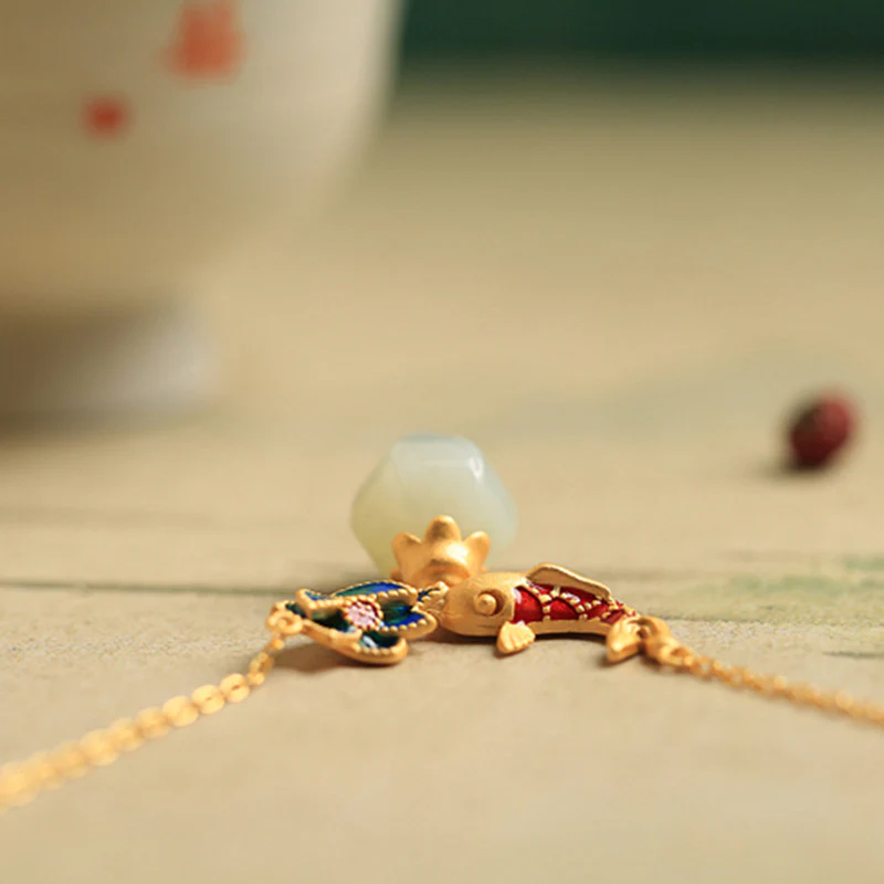 Collana con ciondolo di protezione in rame con pesce koi in giada bianca e Buddha Stones - Image 9