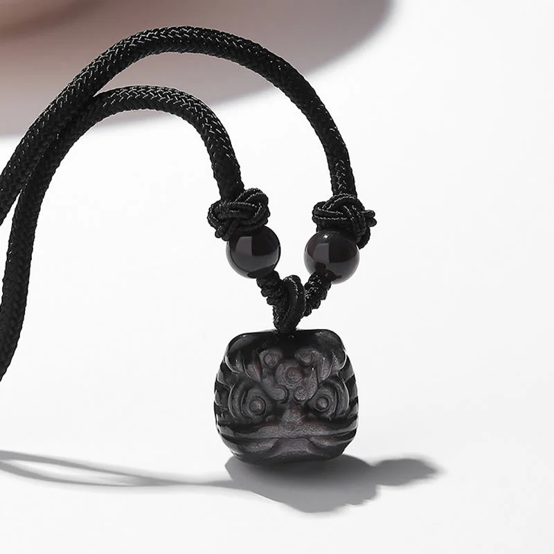 Collana con ciondolo di protezione leone danzante in agata rossa e ossidiana lucida in argento naturale Buddha Stones - Image 3