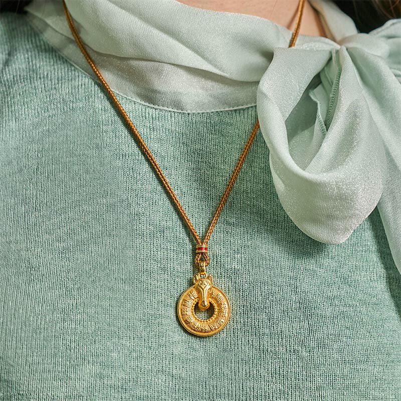 Collana con ciondolo energetico in rame placcato oro con fibbia della pace dell'anno del cavallo Buddha Stones Fu Character - Image 8