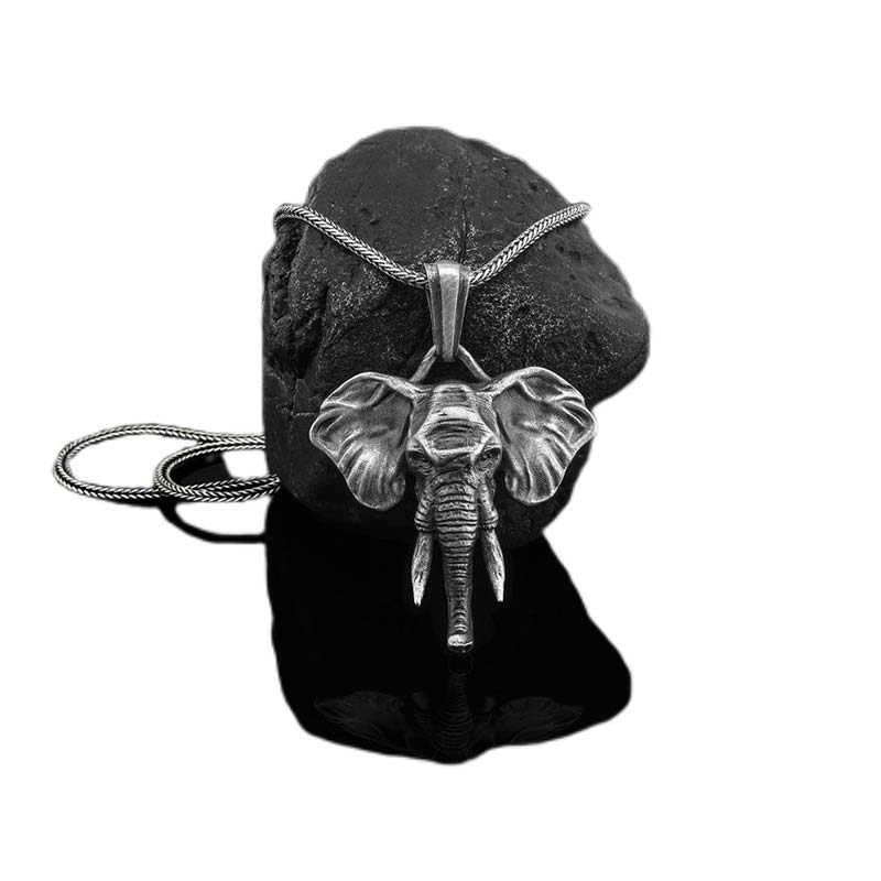 Collana con ciondolo in acciaio al titanio e peltro con elefante e forza - Image 8