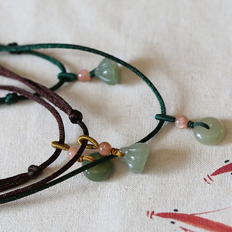 Collana con ciondolo in corda con fibbia della pace in giada rotonda naturale Buddha Stones Lotus Abundance - Image 15