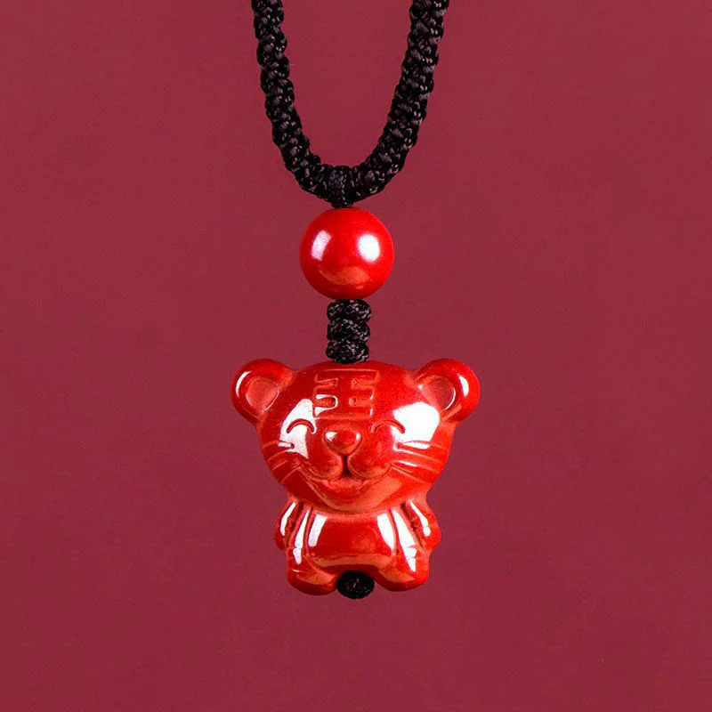 Collana con ciondolo in corda di benedizione in cinabro con design inciso, anno del cavallo, zodiaco cinese Buddha Stones - Image 11
