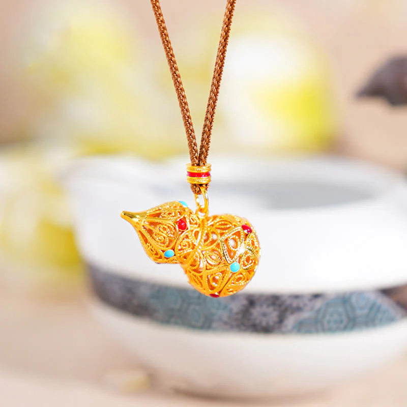 Collana con ciondolo in corda di ottone placcato oro 24k con design a zucca cava Buddha Stones - Image 3