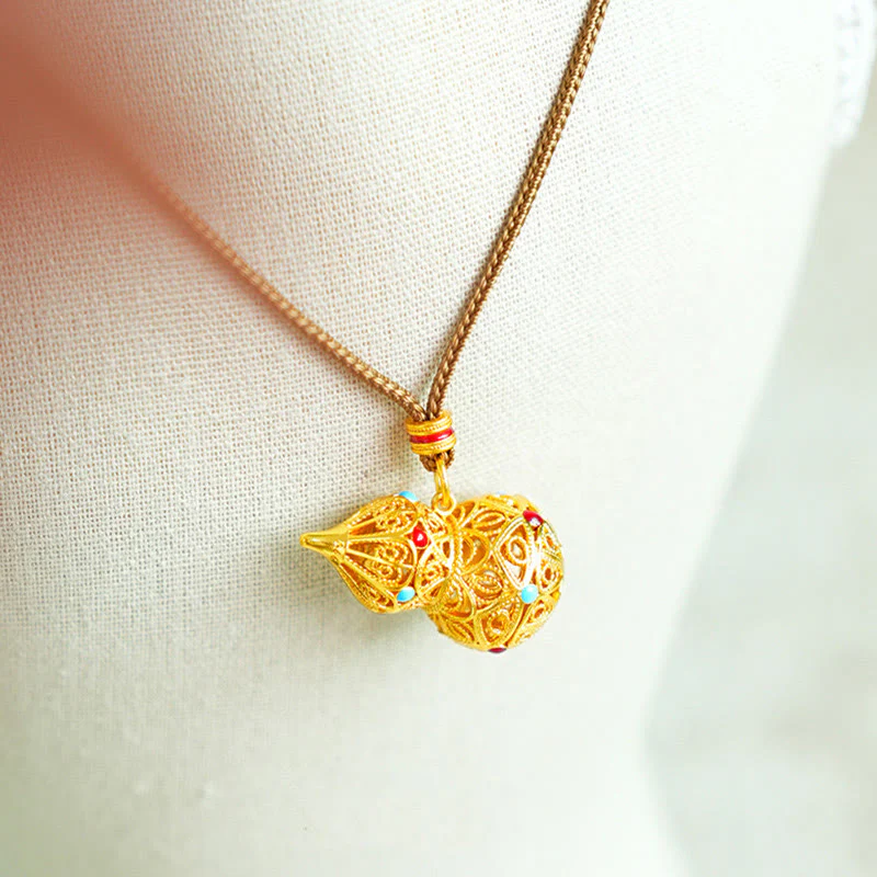 Collana con ciondolo in corda di ottone placcato oro 24k con design a zucca cava Buddha Stones - Image 4