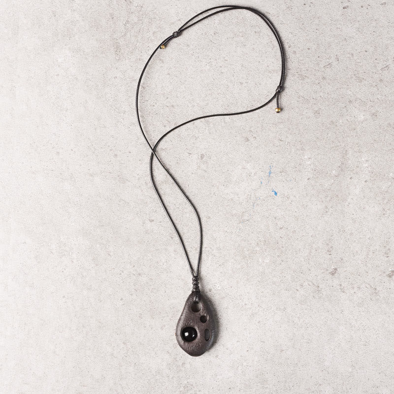 Collana con ciondolo in ossidiana intarsiata cava in legno di ebano Buddha Stones, pace e calma - Image 3