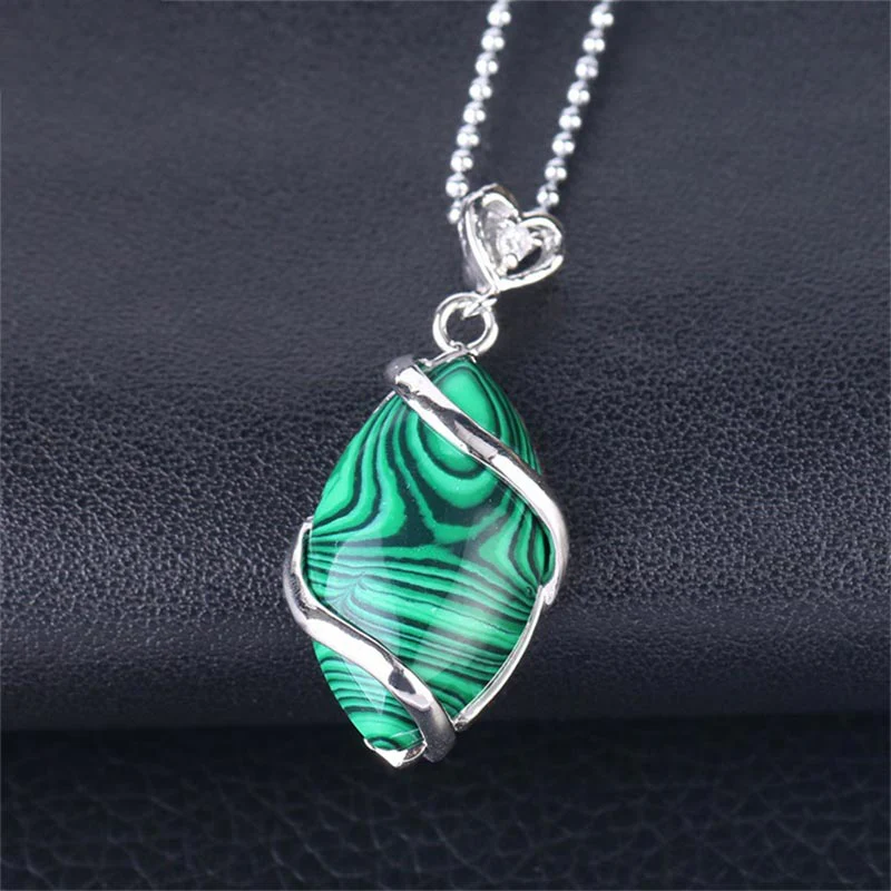 Collana con ciondolo in pietra di cristallo naturale con motivo a marquise Buddha Stones - Image 21
