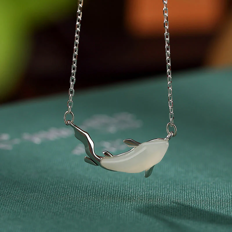 Collana con ciondolo portafortuna a forma di delfino in giada bianca in argento sterling 925 Buddha Stones - Image 20