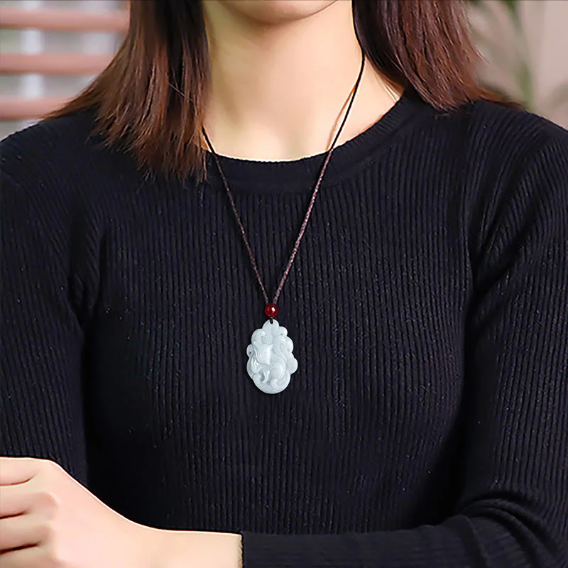 Collana con ciondolo portafortuna a forma di volpe a nove code in giada naturale Buddha Stones - Image 7