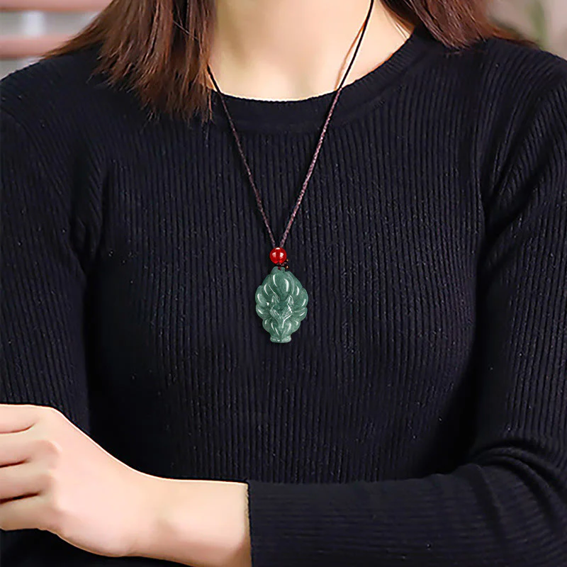 Collana con ciondolo portafortuna a forma di volpe a nove code in giada verde naturale Buddha Stones - Image 10
