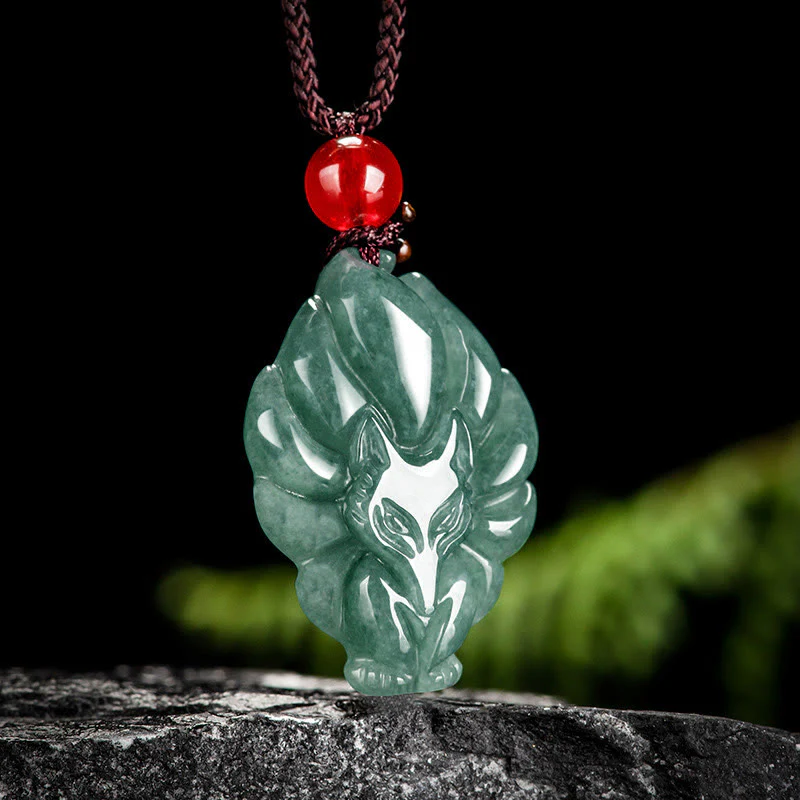 Collana con ciondolo portafortuna a forma di volpe a nove code in giada verde naturale Buddha Stones - Image 3