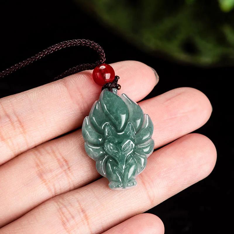 Collana con ciondolo portafortuna a forma di volpe a nove code in giada verde naturale Buddha Stones - Image 5