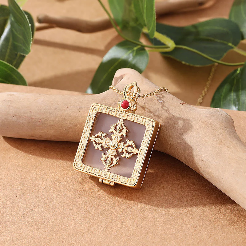 Collana con ciondolo portafortuna con protezione Dorje doppio in giada bianca placcata in oro 24K - Image 2