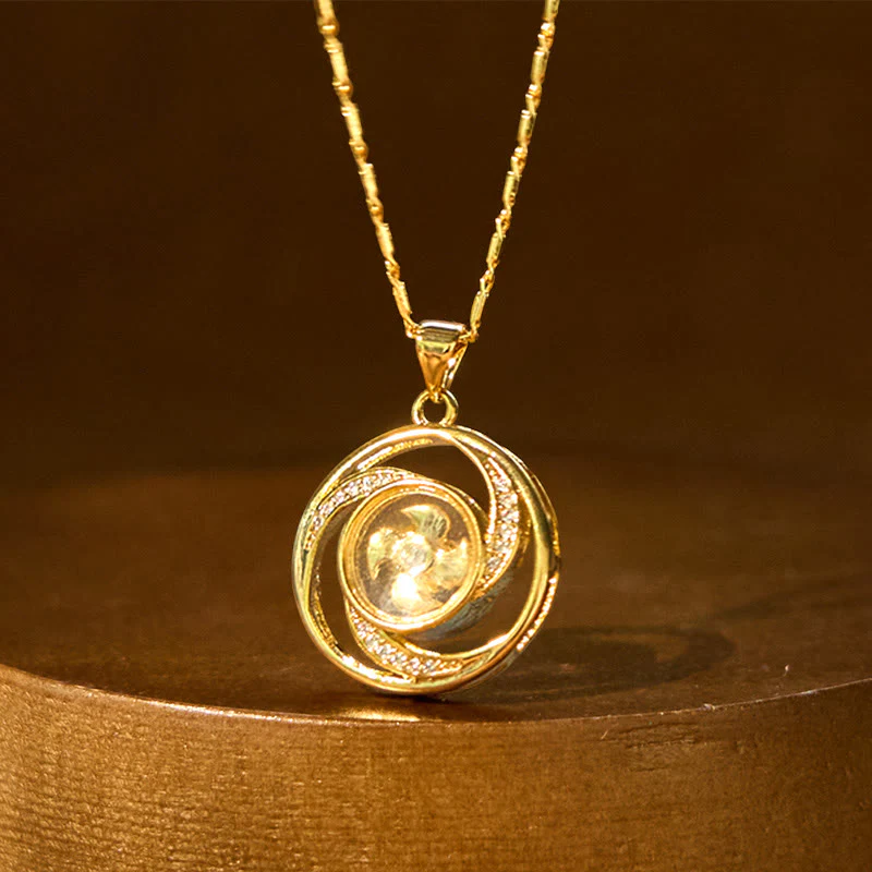 Collana con ciondolo portafortuna girevole a forma di mulino a vento in ottone placcato oro Buddha Stones - Image 11