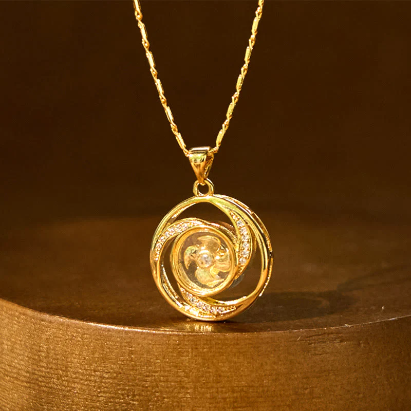 Collana con ciondolo portafortuna girevole a forma di mulino a vento in ottone placcato oro Buddha Stones - Image 12