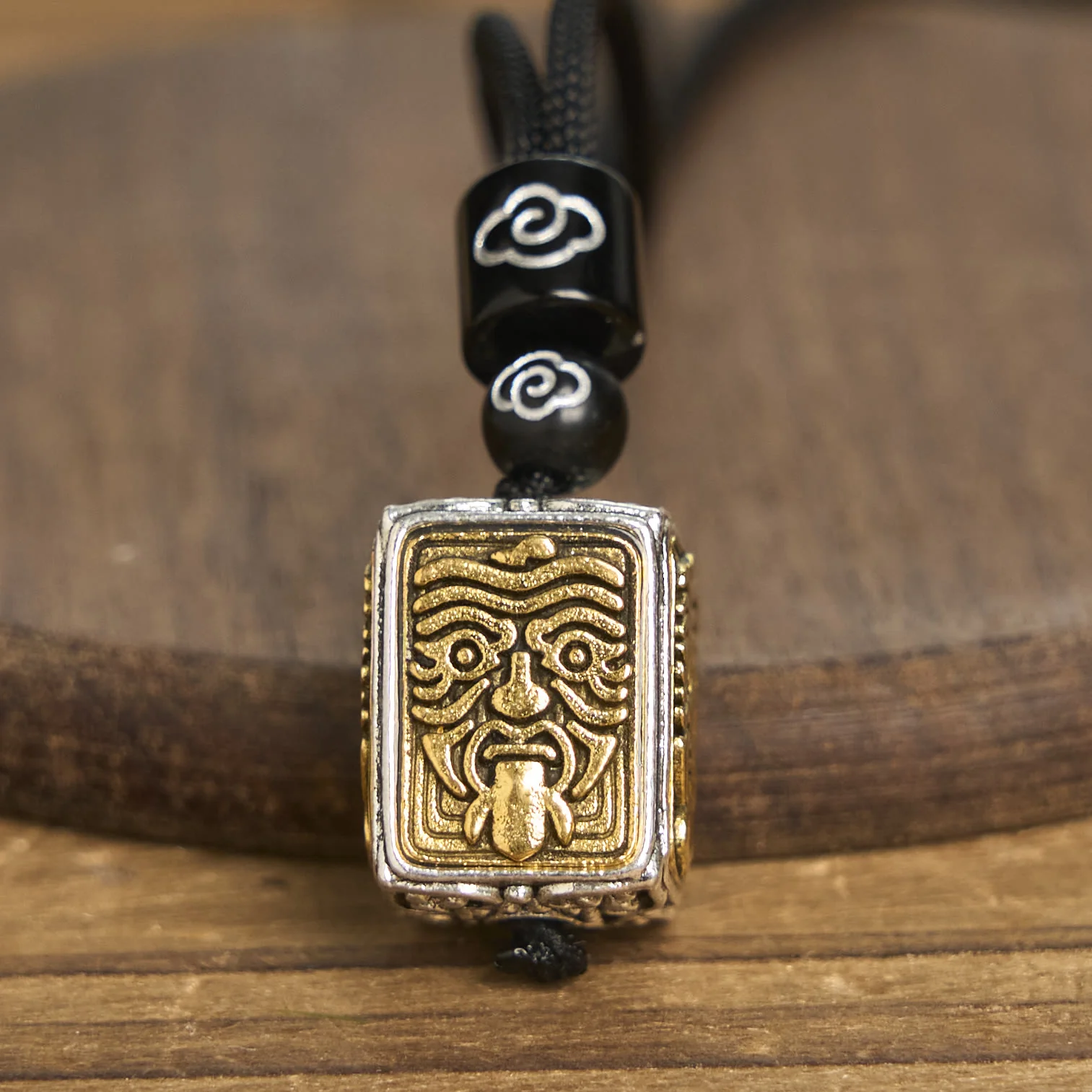 Collana con ciondolo quadrato in corda di protezione della dea della ricchezza, Buddha Stones Zakiram - Image 3