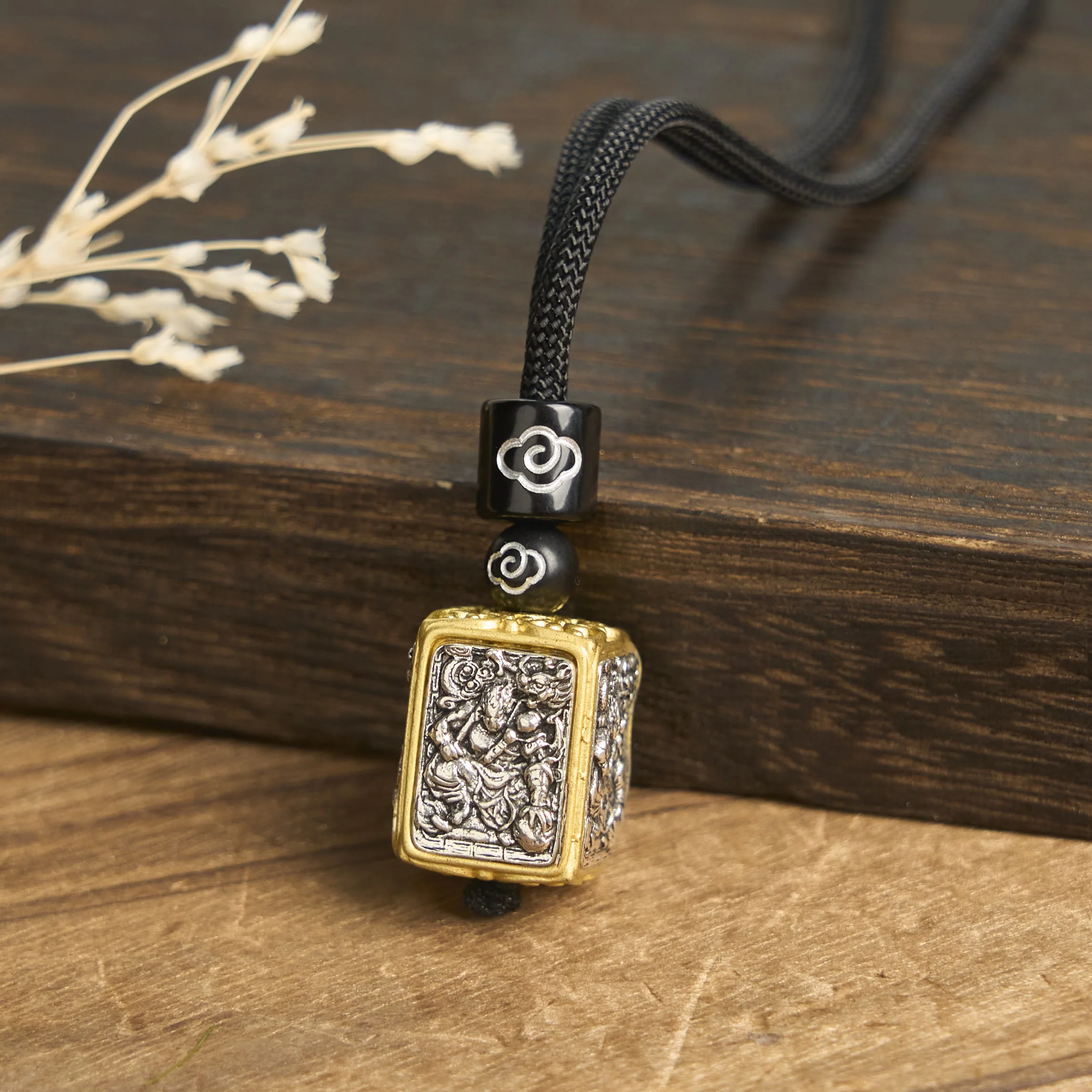 Collana con ciondolo quadrato in corda di protezione della dea della ricchezza, Buddha Stones Zakiram - Image 7