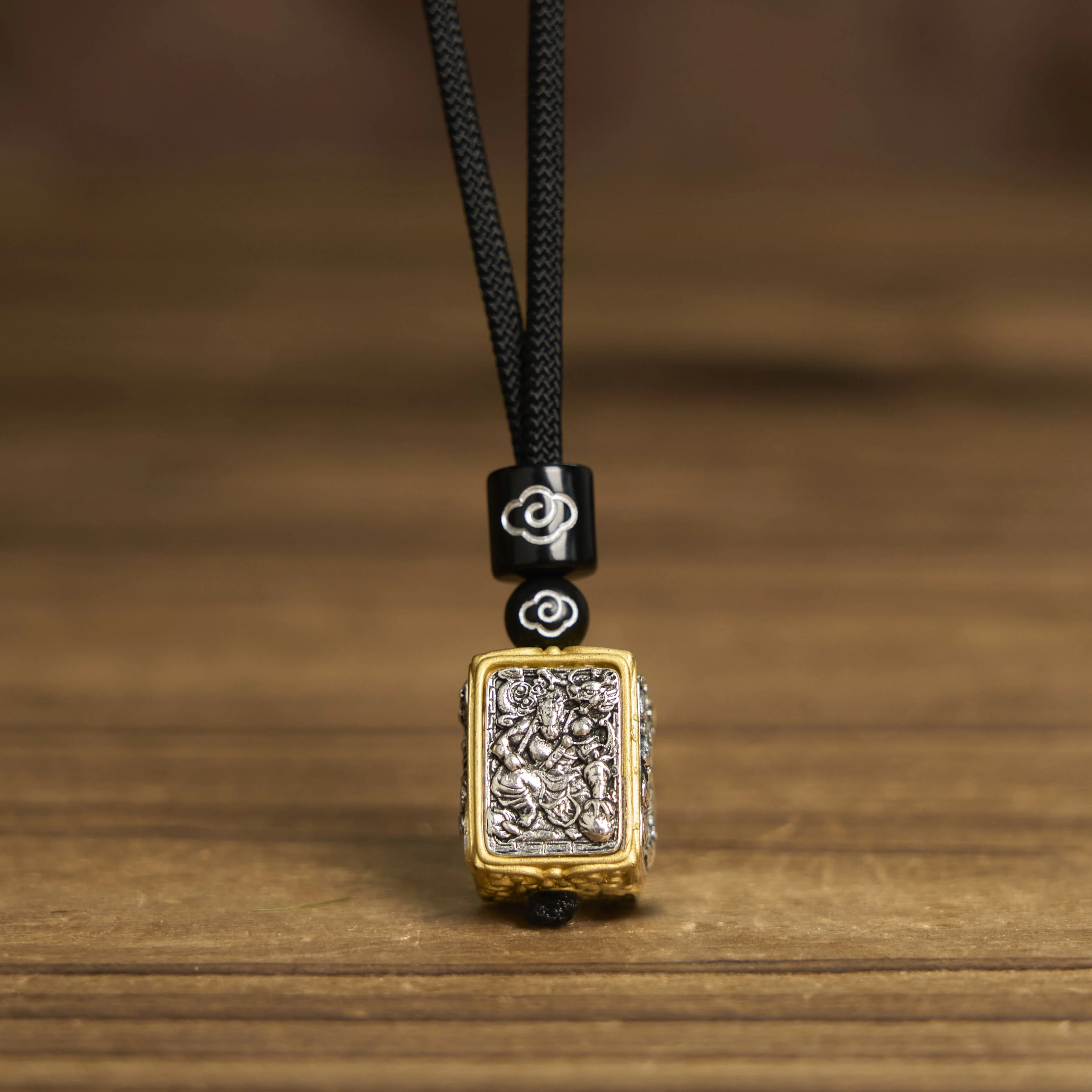 Collana con ciondolo quadrato in corda di protezione della dea della ricchezza, Buddha Stones Zakiram - Image 9