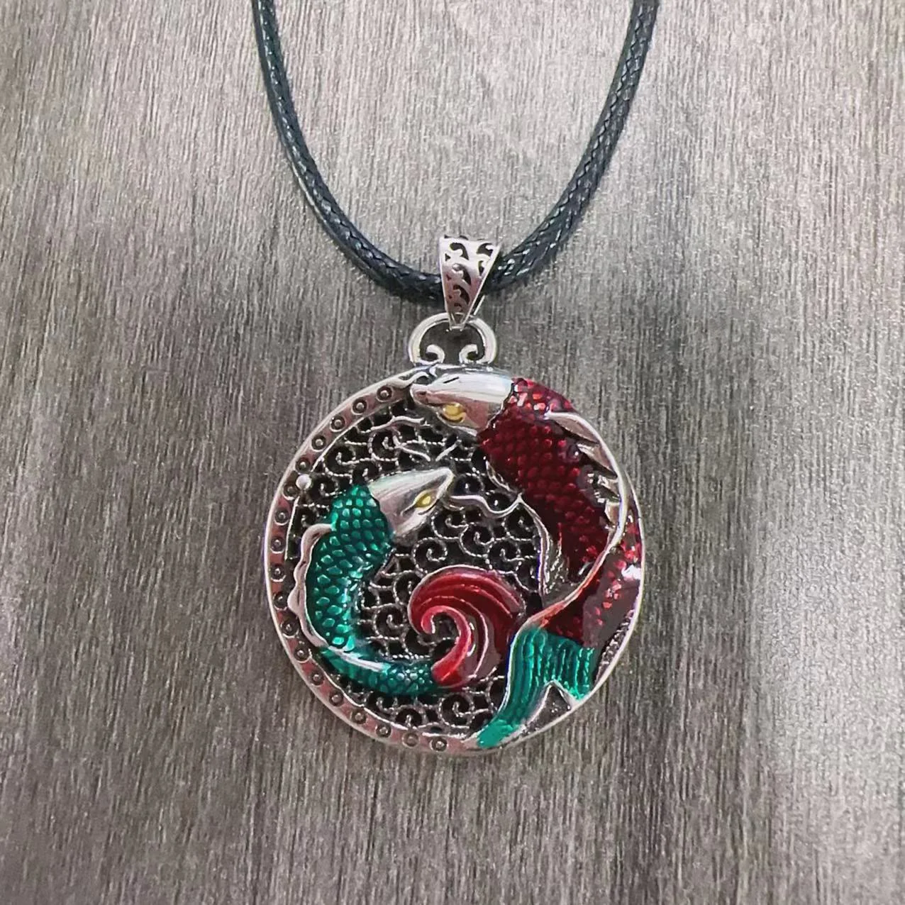 Collana di guarigione con pesce koi in rame tibetano e Buddha Stones - Image 2